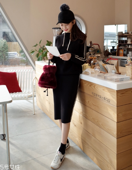 運動套裝怎么搭配？假日出游也要時髦