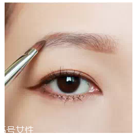 眉粉怎么畫眉毛好看？這么用眉妝超完美