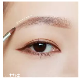 眉粉怎么畫眉毛好看？這么用眉妝超完美