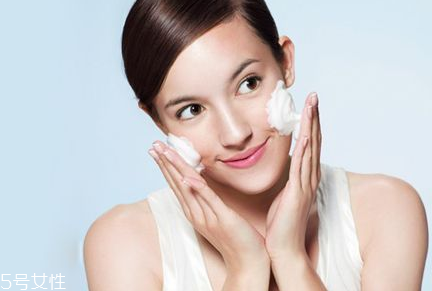 臉過敏發(fā)紅癢可以用鹽水洗嗎 臉過敏發(fā)紅癢緊急處理方法 臉過敏發(fā)紅癢可以用鹽水洗嗎 臉過敏發(fā)紅癢緊急處理方法