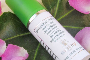 sisley希思黎和fresh馥蕾詩哪個好？