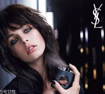 淡香水和淡香精的區(qū)別 淡香精留香時(shí)間更長(zhǎng) 淡香水和淡香精的區(qū)別 淡香精留香時(shí)間更長(zhǎng)