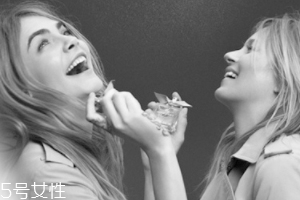 淡香水和淡香精的區(qū)別 淡香精留香時(shí)間更長(zhǎng) 淡香水和淡香精的區(qū)別 淡香精留香時(shí)間更長(zhǎng)