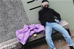 牛仔褲燙了個(gè)洞怎么辦？巧妙修補(bǔ)換新裝