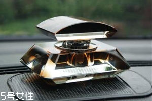 男士車里放什么香水好？廣藿香讓人清醒