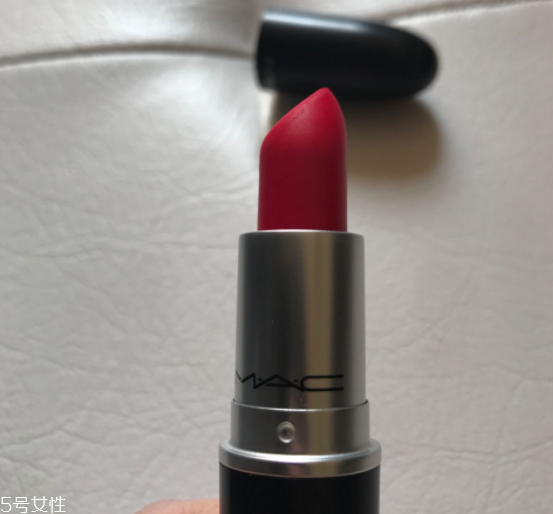 魅可珊瑚色口紅是幾號？relentlessly red桃花粉