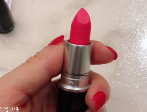 魅可珊瑚色口紅是幾號？relentlessly red桃花粉