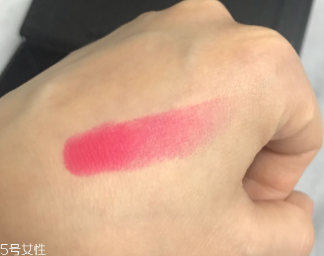 魅可珊瑚色口紅是幾號？relentlessly red桃花粉