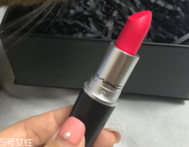 魅可珊瑚色口紅是幾號？relentlessly red桃花粉