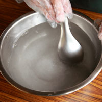 皮蛋和咸鴨蛋的區(qū)別 在家腌制好簡單 皮蛋和咸鴨蛋的區(qū)別 在家腌制好簡單