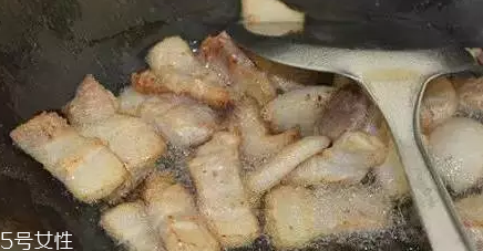 花椰菜炒肉怎么做好吃？這么做簡單又美味