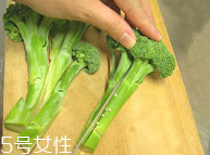 花椰菜怎么切？把整莖切掉最好炒