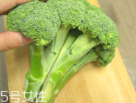 花椰菜怎么切？把整莖切掉最好炒