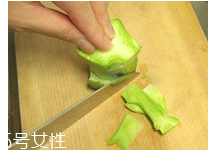 花椰菜怎么切？把整莖切掉最好炒