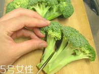 花椰菜怎么切？把整莖切掉最好炒