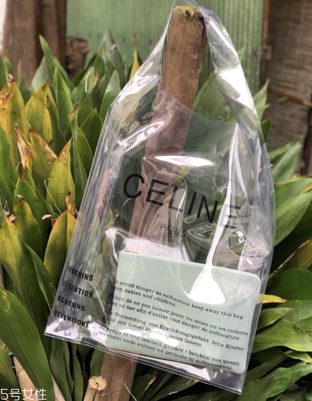 celine塑料袋多少錢？被代購(gòu)炒翻天塑料包