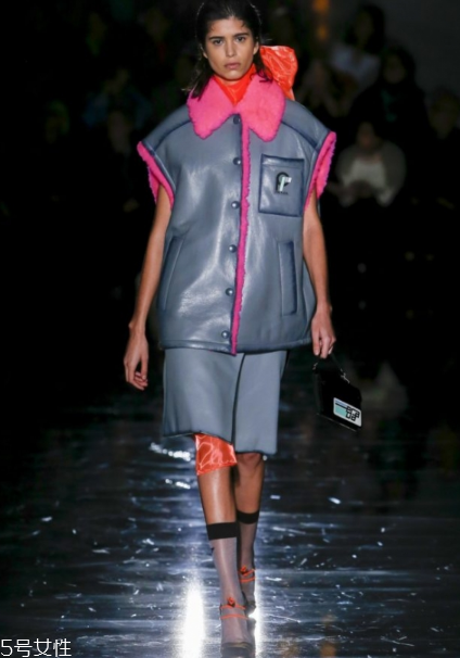prada2018秋冬系列好看嗎_款式有哪些？