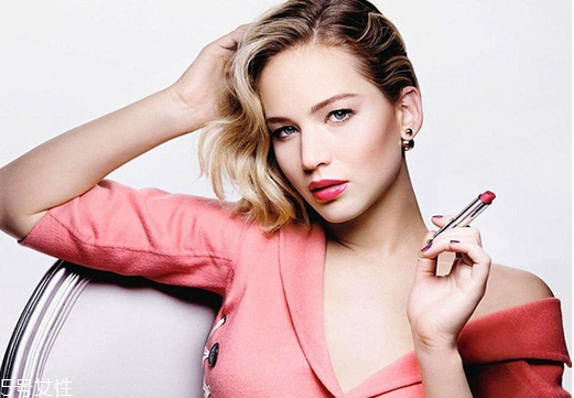 迪奧999適合媽媽用嗎 給媽媽選購(gòu)口紅的辦法