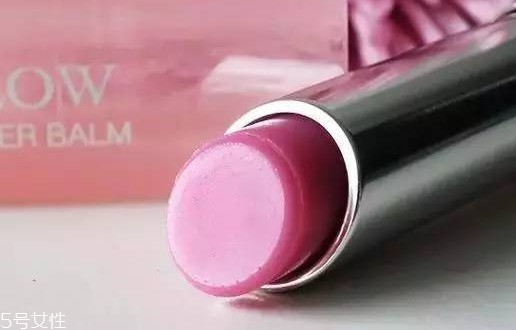 迪奧999適合媽媽用嗎 給媽媽選購(gòu)口紅的辦法