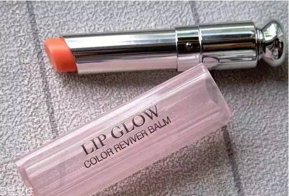 迪奧999適合媽媽用嗎 給媽媽選購(gòu)口紅的辦法