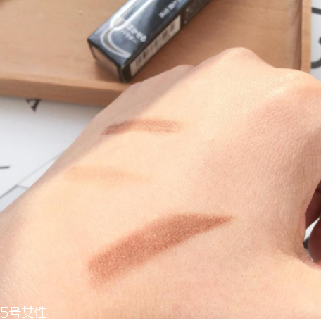 Kate眉筆哪個(gè)顏色好看？自然茶色很洋氣