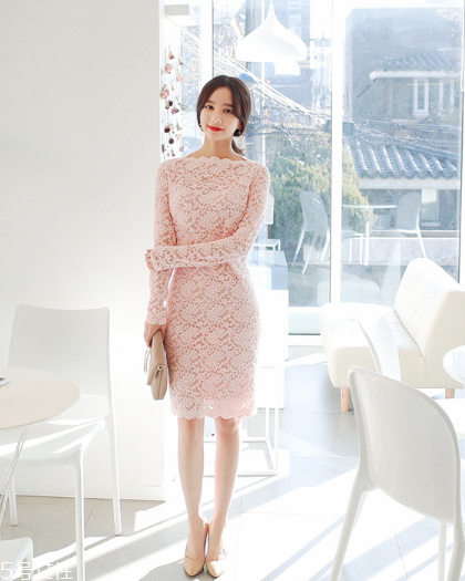 蕾絲連衣裙搭配什么鞋？開啟撩人春季