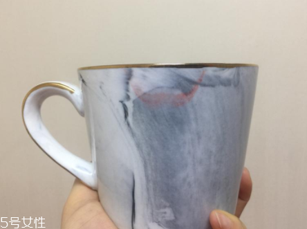 阿瑪尼401和402哪個好看？401黃皮摯愛