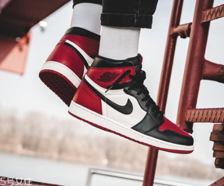 aj1黑紅腳趾真假對比 輕松鑒定aj1黑紅腳趾 aj1黑紅腳趾真假對比 輕松鑒定aj1黑紅腳趾