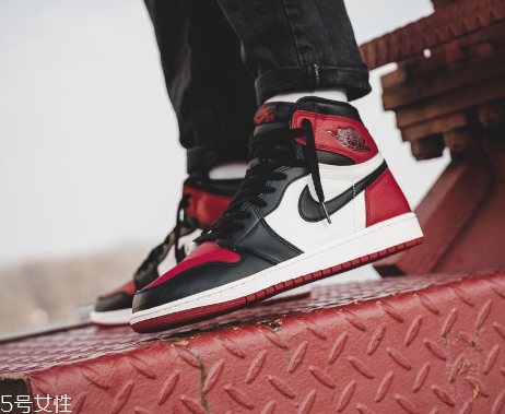 aj1黑紅腳趾真假對比 輕松鑒定aj1黑紅腳趾 aj1黑紅腳趾真假對比 輕松鑒定aj1黑紅腳趾