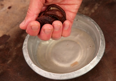 炸東西時怎么判斷油溫 一滴面糊就能判斷 炸東西時怎么判斷油溫 一滴面糊就能判斷