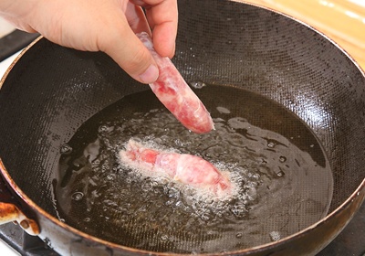 炸東西時怎么判斷油溫 一滴面糊就能判斷 炸東西時怎么判斷油溫 一滴面糊就能判斷