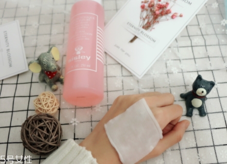 sisley希思黎花香潤(rùn)膚水評(píng)測(cè) 肌膚像花朵一樣綻放 sisley希思黎花香潤(rùn)膚水評(píng)測(cè) 肌膚像花朵一樣綻放