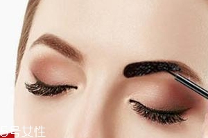 塑形眉膠怎么用？修眉后直接勾畫眉形