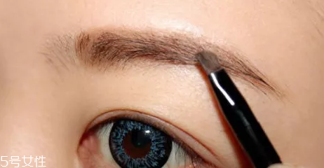 眉膏和眉粉有什么區(qū)別？眉粉只能上色