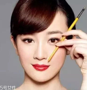 怎么化標(biāo)準(zhǔn)眉？三點(diǎn)法打造親和眉形
