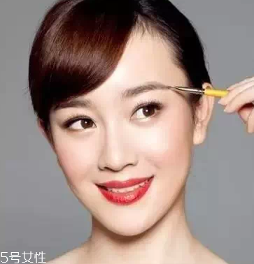 怎么化標(biāo)準(zhǔn)眉？三點(diǎn)法打造親和眉形