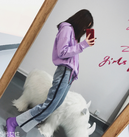 怎樣才能讓牛仔褲縮水？溫水浸泡效果好