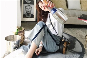 怎樣才能讓牛仔褲縮水？溫水浸泡效果好