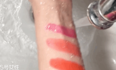 曼丹保濕卸妝水怎么樣？防水口紅卸不掉