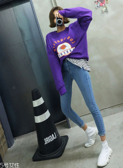 紫色衛(wèi)衣怎么搭配？流行色助你成為時尚女王