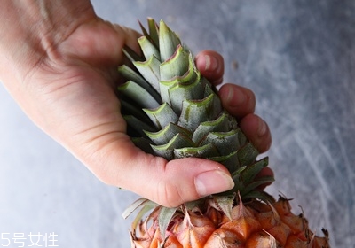 菠蘿怎么削皮切果肉 菠蘿怎么削皮切果肉