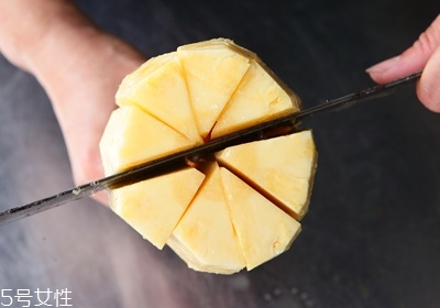 菠蘿怎么削皮切果肉 菠蘿怎么削皮切果肉