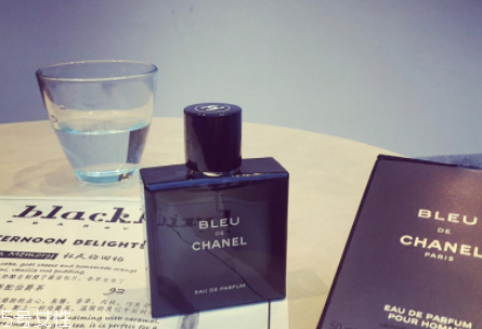 chanel蔚藍(lán)男士淡香水好聞嗎？陽(yáng)剛男人氣魄