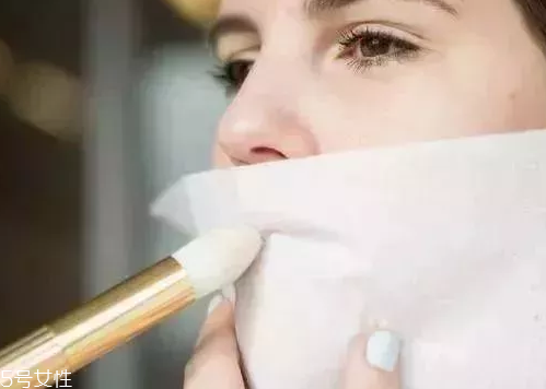 定妝粉用刷子好還是用粉撲好？新手用粉撲