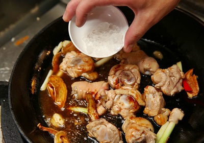 三杯雞的做法哪三杯 三杯雞的三杯是什么意思 三杯雞的做法哪三杯 三杯雞的三杯是什么意思