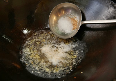 三杯雞的做法哪三杯 三杯雞的三杯是什么意思 三杯雞的做法哪三杯 三杯雞的三杯是什么意思