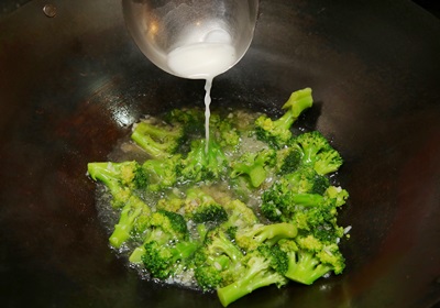 三杯雞的做法哪三杯 三杯雞的三杯是什么意思 三杯雞的做法哪三杯 三杯雞的三杯是什么意思