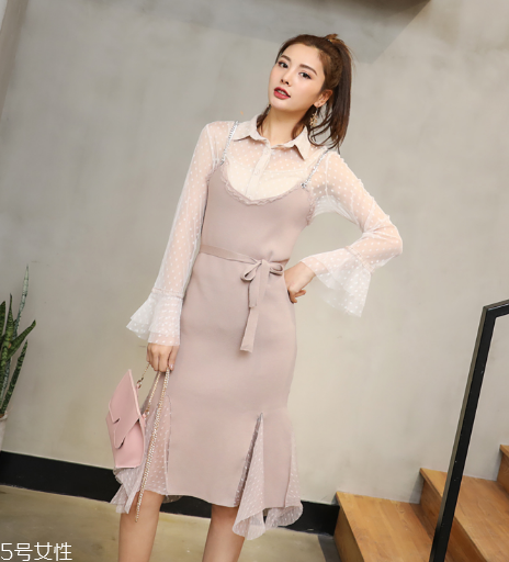 針織連衣裙什么款式好看？搭出時(shí)尚新感覺(jué)