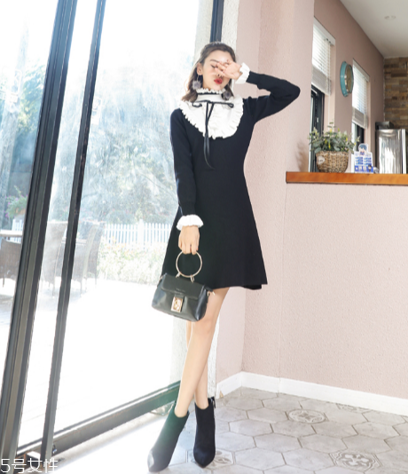 針織連衣裙什么款式好看？搭出時(shí)尚新感覺(jué)