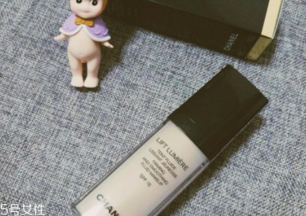 香奈兒粉底液哪款好？緊顏煥彩粉底液干皮救星